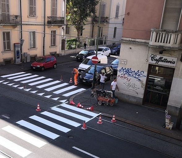 Parella, segnaletica orizzontale in fase di rifacimento Parella, segnaletica orizzontale in fase di rifacimento
