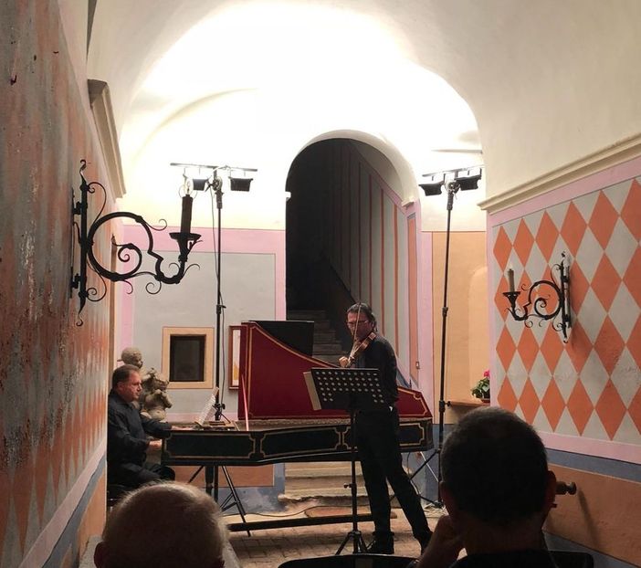 Tanta passione che ha entusiasmato il pubblico presente alla Casa del Vescovo di Pagno Tanta passione che ha entusiasmato il pubblico presente alla Casa del Vescovo di Pagno