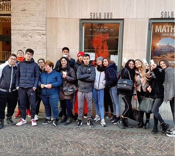 EnAIP Nichelino sposta le lezioni al cinema per riflettere su identità, diversità e ribellione