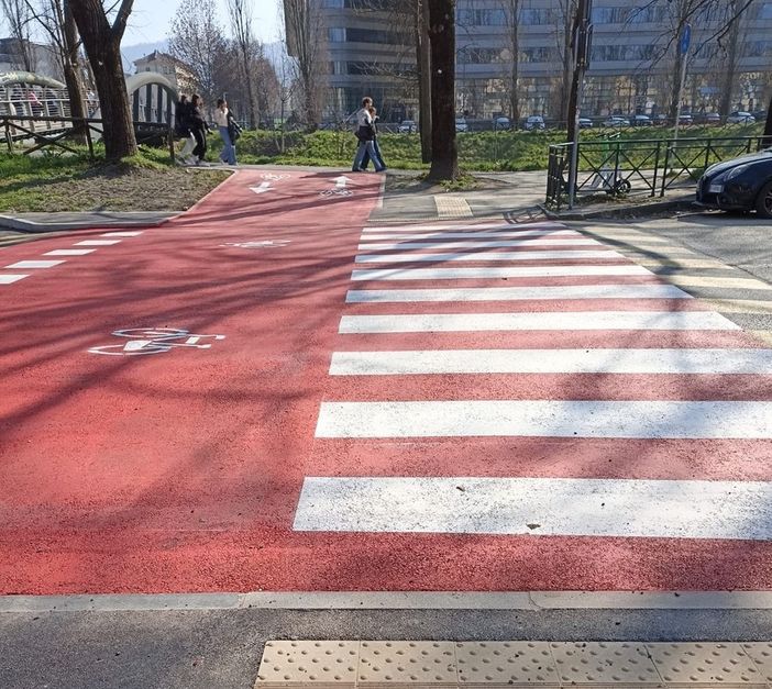 Il nuovo attraversamento pedonale lungo la Dora Il nuovo attraversamento pedonale lungo la Dora