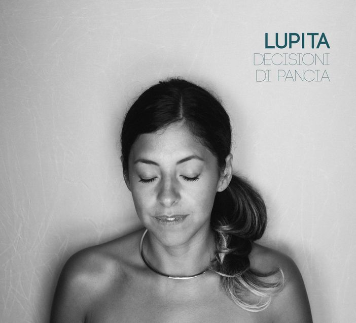 Le “Decisioni di pancia”, della cantautrice Lupita, questa sera alla Vineria Tre Galli