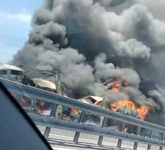 Schianto terribile tra due camion sulla Torino-Piacenza