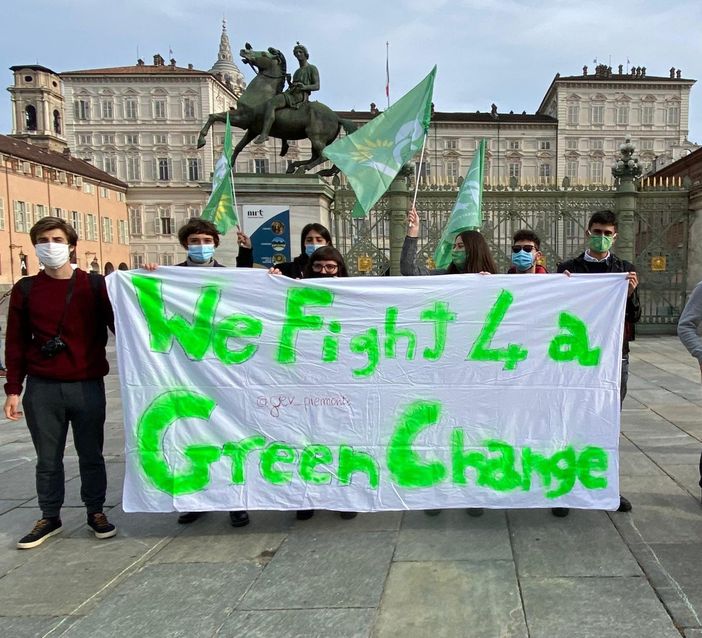 I Giovani Europeisti Verdi arrivano anche in Piemonte: il gruppo nasce oggi in occasione del "Climatike strike" I Giovani Europeisti Verdi arrivano anche in Piemonte: il gruppo nasce oggi in occasione del "Climatike strike"