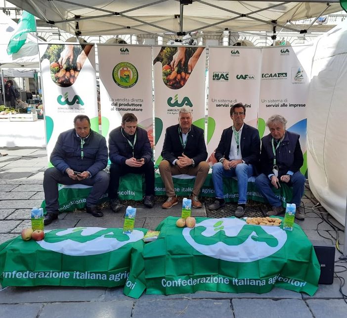 "No all'agricoltura fantasma": l’allarme di Cia Agricoltori delle Alpi al mercato contadino di Torino "No all'agricoltura fantasma": l’allarme di Cia Agricoltori delle Alpi al mercato contadino di Torino
