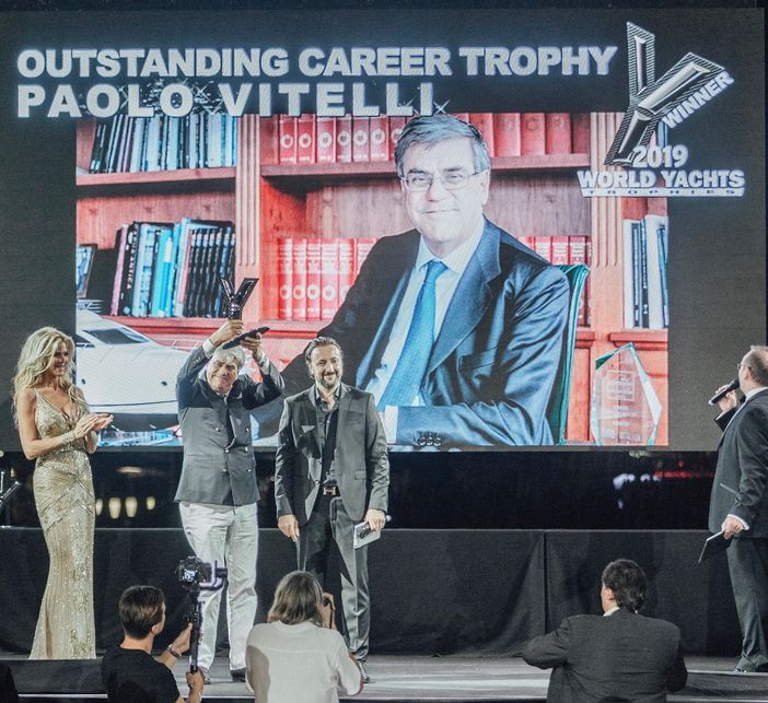Paolo Vitelli premiato per la sua “Outstanding Carrier” al Yachting Festival di Cannes