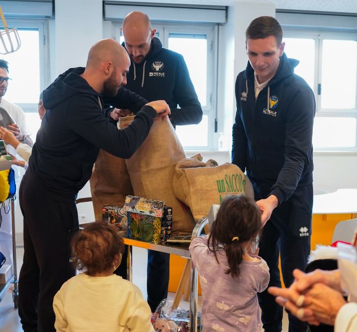 Un incontro pieno di sorrisi e condivisione nel periodo natalizio Un incontro pieno di sorrisi e condivisione nel periodo natalizio