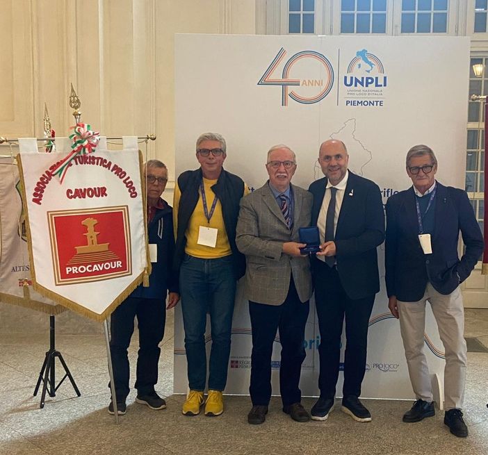 Il riconoscimento a Giulio Brarda, al centro della foto Il riconoscimento a Giulio Brarda, al centro della foto