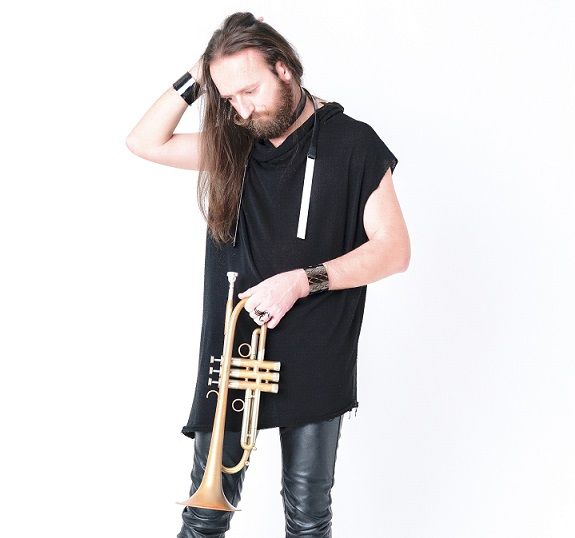 “Toccare le corde”, le medicine per l'anima di Ramon Moro per esorcizzare l'isolamento “Toccare le corde”, le medicine per l'anima di Ramon Moro per esorcizzare l'isolamento