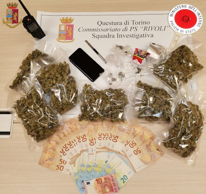 soldi e droga recuperati dalla Polizia di Rivoli
