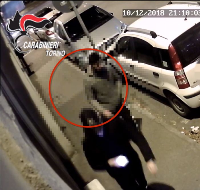 Pinerolo, 29enne accoltellato alla schiena: un arresto Pinerolo, 29enne accoltellato alla schiena: un arresto