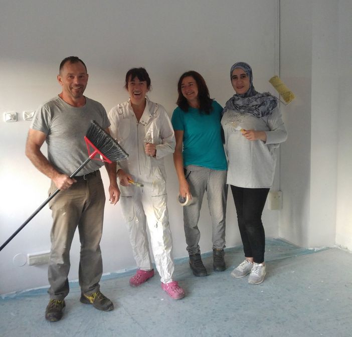 Genitori "imbiachini" per tinteggiare le medie di Cavour Genitori "imbiachini" per tinteggiare le medie di Cavour