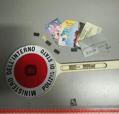 Ladri in casa: adesso entrano senza attrezzi da scasso, ma usano calamite e carte magnetiche