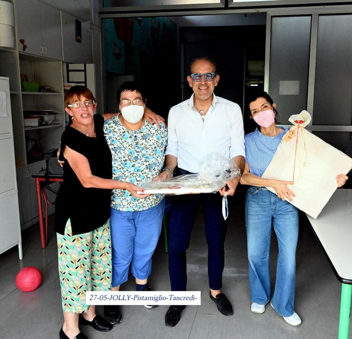 persone in visita al centro diurno persone in visita al centro diurno