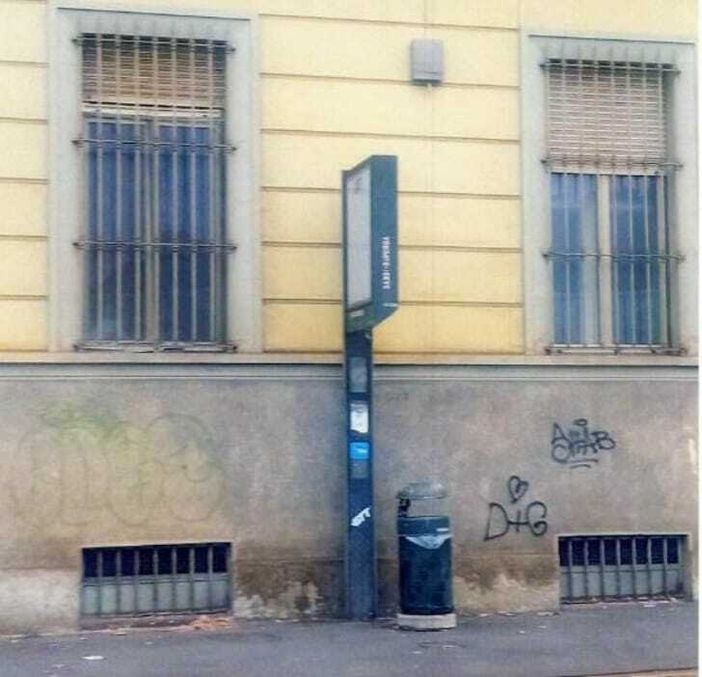 Alla fermata Sassi-Superga si aspetta il bus…e la pensilina