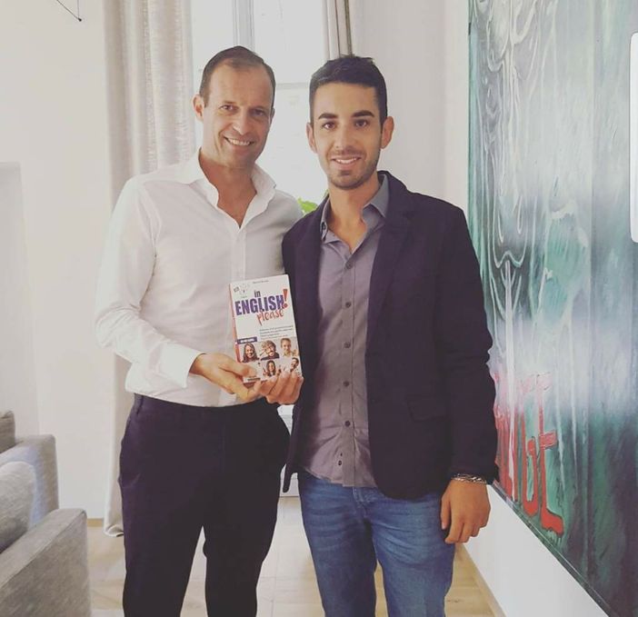 Daniele Novara, insegnante d’inglese alla Juve: "In spiaggia mi portavo l'Oxford Dictionary al posto del pallone" Daniele Novara, insegnante d’inglese alla Juve: "In spiaggia mi portavo l'Oxford Dictionary al posto del pallone"