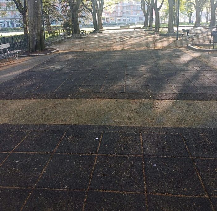 Giardino Cavallotti, l'appello dei cittadini: "Rivogliamo la nostra altalena"