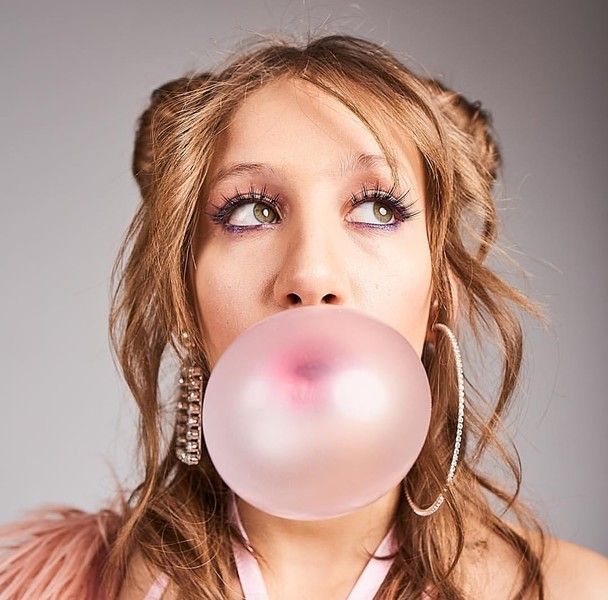 La rapper e tiktoker Chadia Rodriguez indagata: ha partecipato a una rapina con la banda dello spray