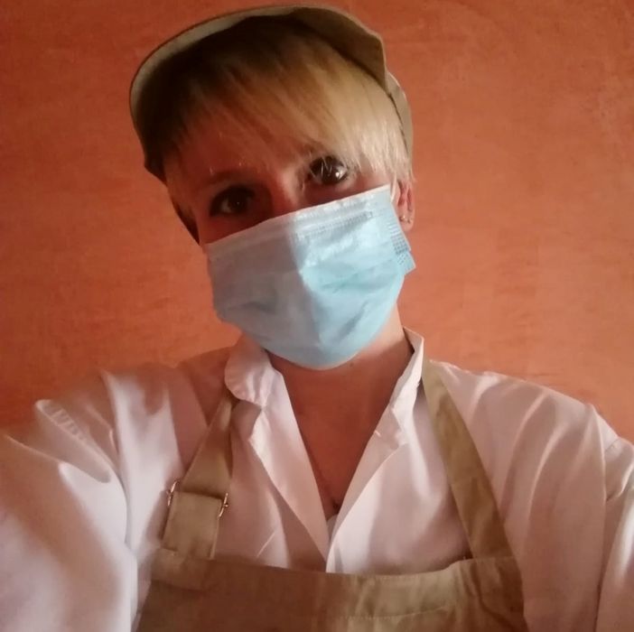 Giusy, la commessa che dedica il suo tempo libero a consegnare spesa e mascherine agli anziani di Moncalieri