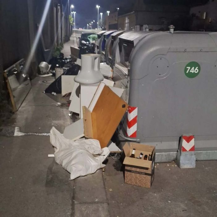 Emergenza discariche in via Fossata Emergenza discariche in via Fossata