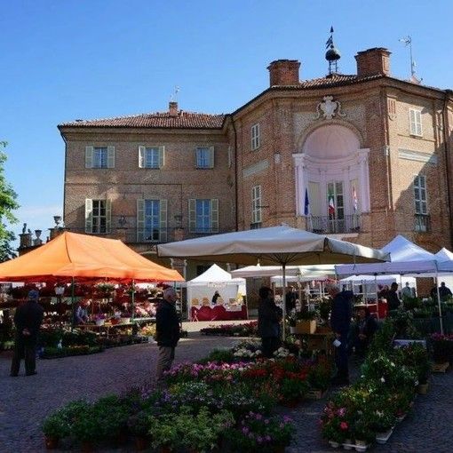A Castell'Alfero, in provincia di Asti, si festeggia la primavera con la storica fiera &quot;Viviverde&quot;