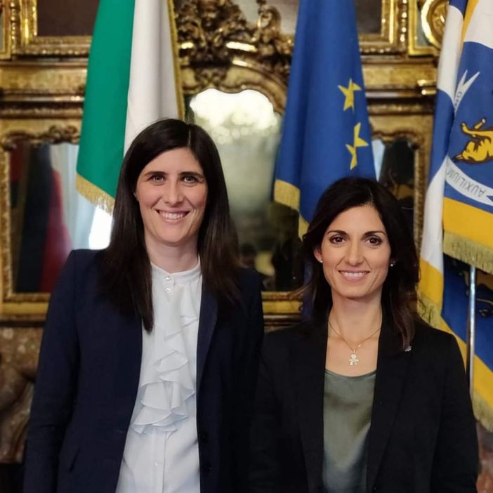 Le due sindache M5S Appendino e Raggi Le due sindache M5S Appendino e Raggi