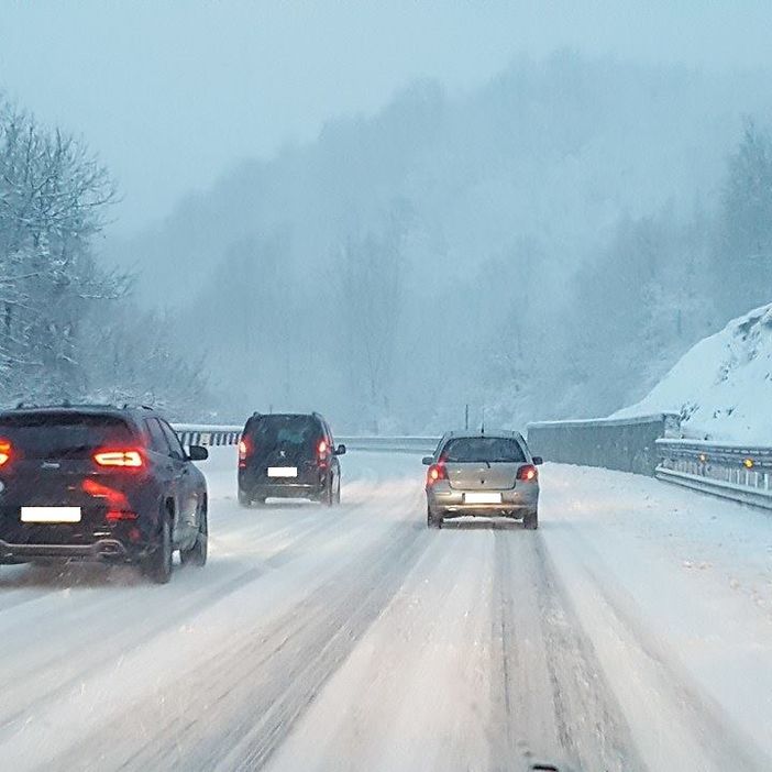 Con la neve arrivano anche i disagi: ferrovie e autostrade a rischio tilt