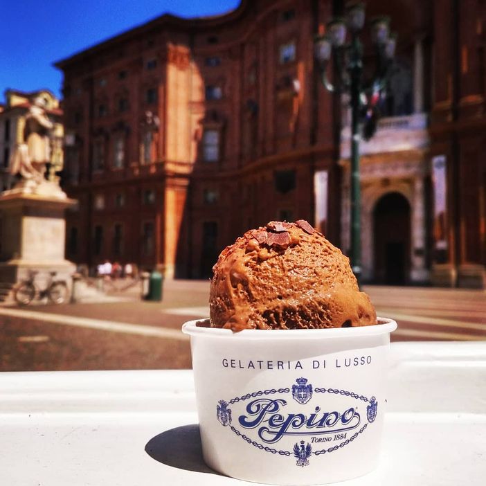 Gelati Pepino 1884: lo storico gelato di Piazza Carignano si paga con lo smartphone Gelati Pepino 1884: lo storico gelato di Piazza Carignano si paga con lo smartphone