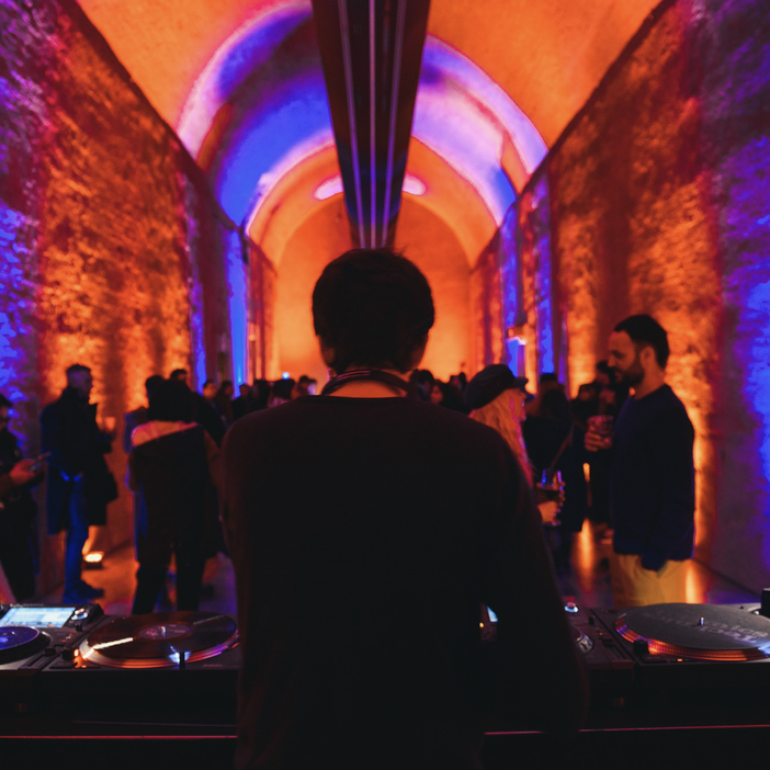 Una Notte al Mastio della Cittadella: musica e visita alla mostra dei Macchiaioli con Club Silencio Una Notte al Mastio della Cittadella: musica e visita alla mostra dei Macchiaioli con Club Silencio