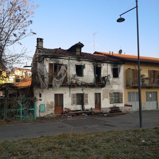 Rifugio per tossici e sbandati, la casa-rudere di via Aosta: ora è stata bonificata Rifugio per tossici e sbandati, la casa-rudere di via Aosta: ora è stata bonificata