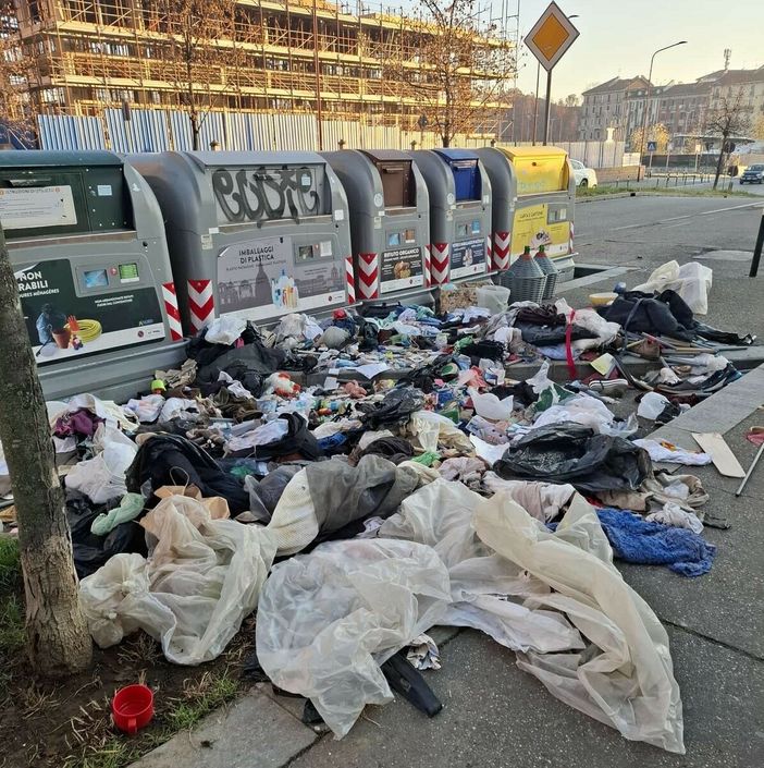 La denuncia del consigliere Morando: “Marciapiedi trasformati in discariche” La denuncia del consigliere Morando: “Marciapiedi trasformati in discariche”