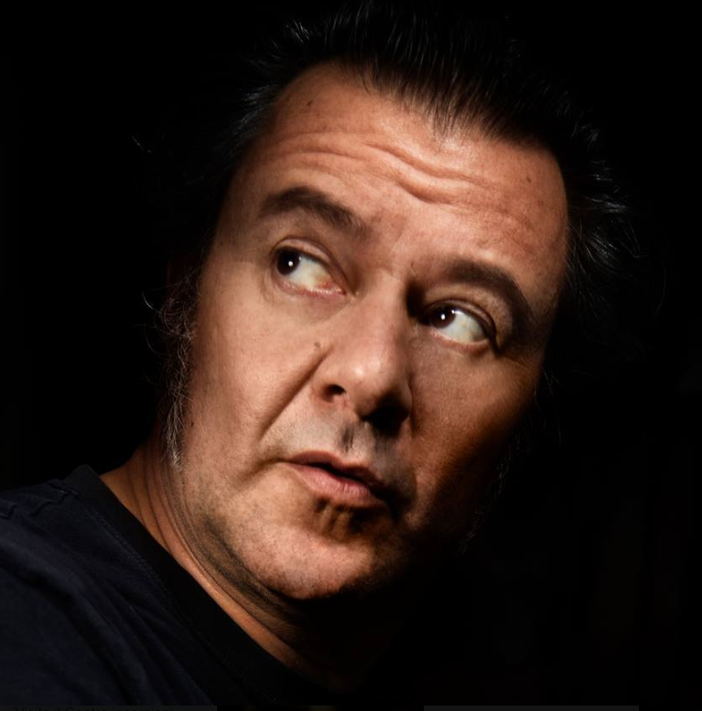 Andrea Giraudo, il cantante piemontese che spopola con il suo "Stare bene" torna nei teatri Andrea Giraudo, il cantante piemontese che spopola con il suo "Stare bene" torna nei teatri