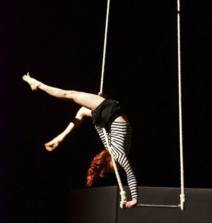 Una domenica "a testa in giù" con la Festa dell'Acrobatica Una domenica "a testa in giù" con la Festa dell'Acrobatica