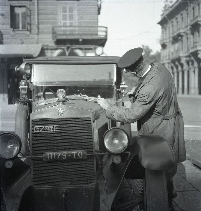 Torino, la città al lavoro raccontata negli scatti di Vittorio "Zuma" Zumaglino