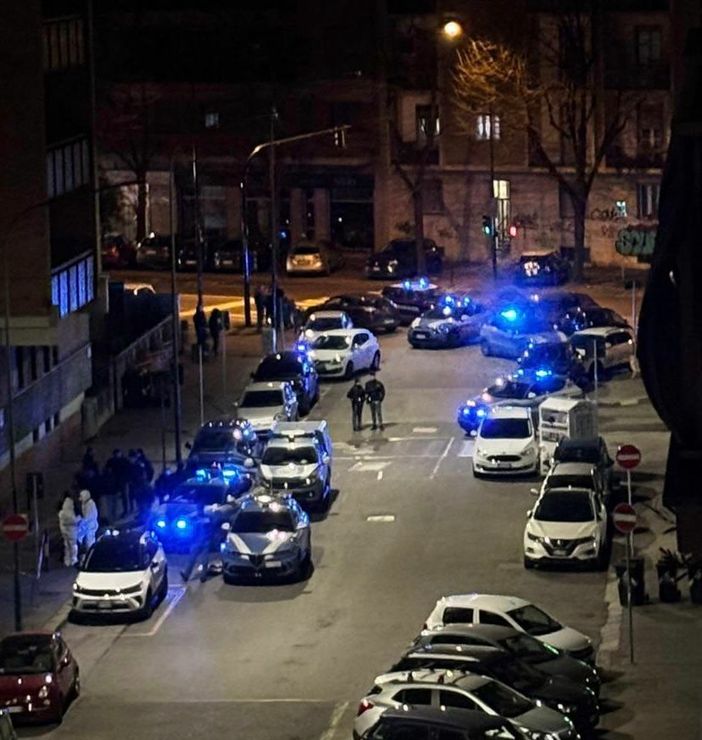 L'intervento della polizia sul luogo del fattaccio L'intervento della polizia sul luogo del fattaccio