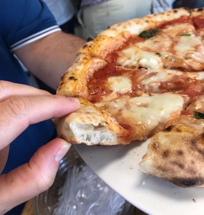 La pizza Napoletana con la “vera farina di Napoli” La pizza Napoletana con la “vera farina di Napoli”