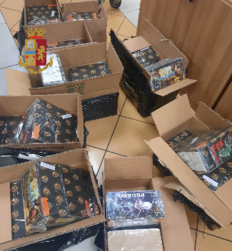 A Grugliasco denunciato un 44enne che aveva ordinato 29 chili di fuochi d'artificio