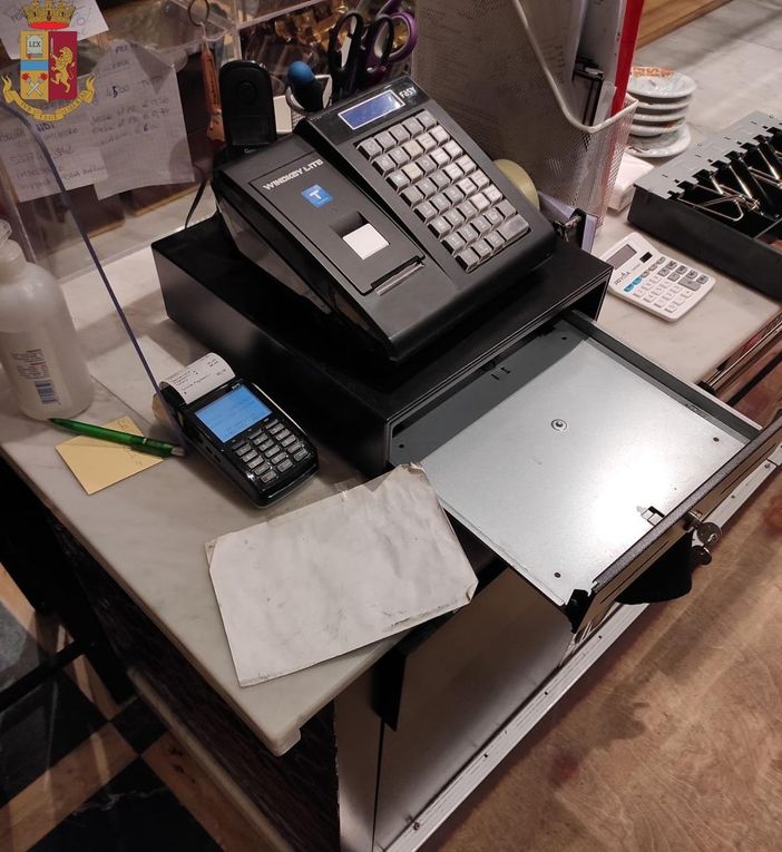 Pasticceria derubata