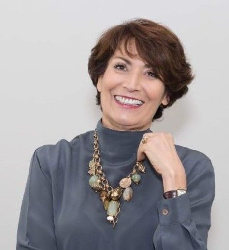 Natale e galateo al tempo del Covid: dai regali alla tavola, i consigli dell’esperta [VIDEO]