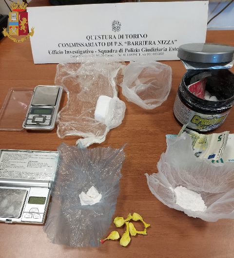 cellulari e droga recuperati da Polizia cellulari e droga recuperati da Polizia