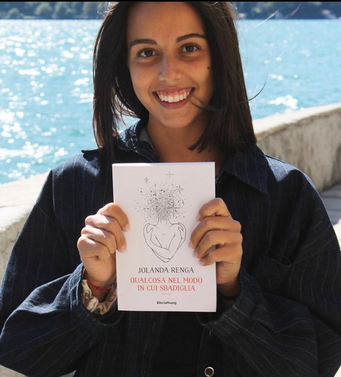 Jolanda Renga, 19 anni, presenta a Torino il suo romanzo d'esordio Jolanda Renga, 19 anni, presenta a Torino il suo romanzo d'esordio