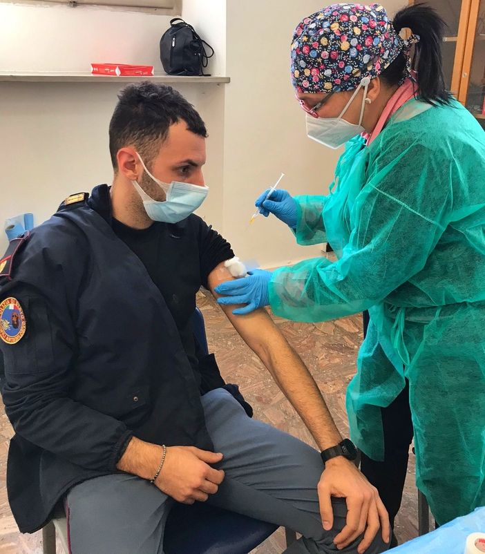 Vaccini, somministrate oggi in Piemonte 37.699 dosi. Da domani le preadesioni per i 40-45enni