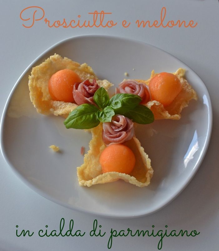 La videoricetta della domenica: prosciutto e melone in fiore La videoricetta della domenica: prosciutto e melone in fiore