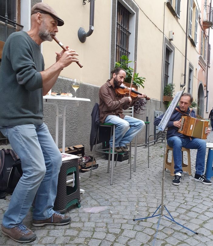 Strade e piazze folk a Torre Pellice nel fine settimana