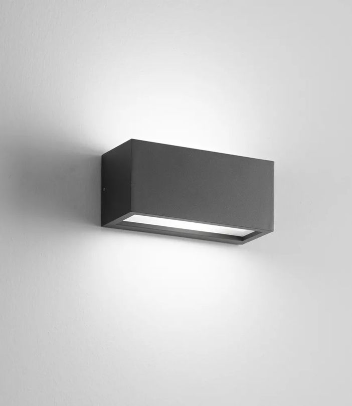 Applique da esterno, tanti punti luce per rendere più bella e sicura la tua casa Applique da esterno, tanti punti luce per rendere più bella e sicura la tua casa