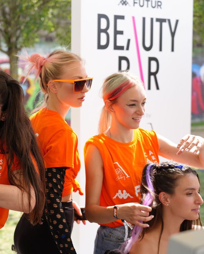 Torino, Kappa FuturFestival: con 40 giovani nel beauty bar della vip lounge nascono le tendenze make-up &amp; air della Generazione Z