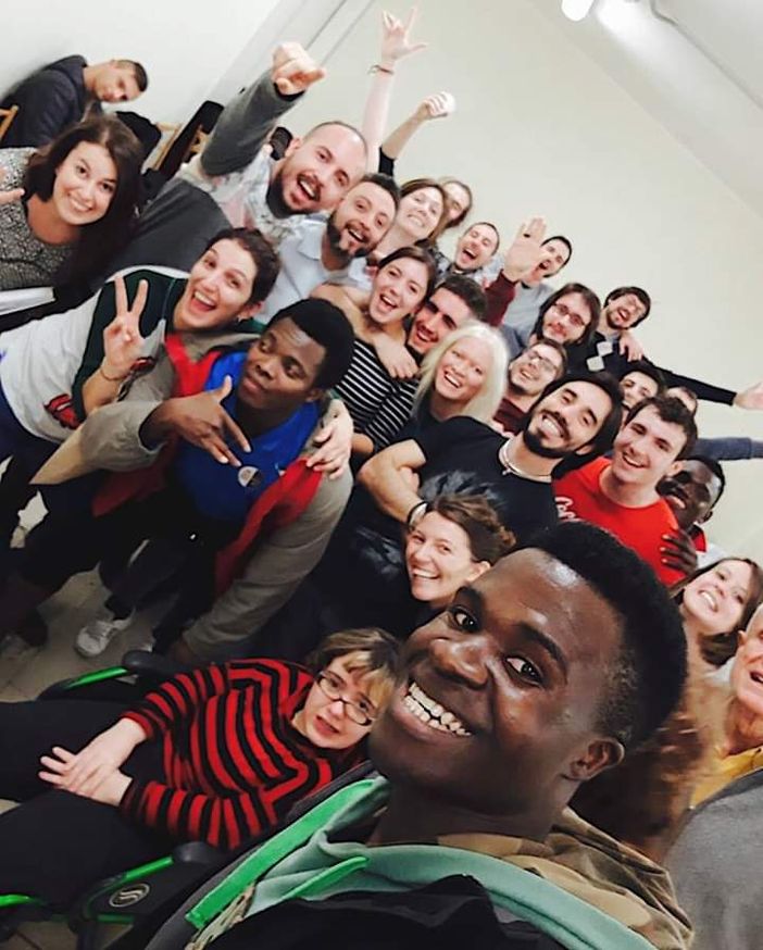 "Se quei migranti non fossero sbarcati": il teatro di ASAI ringrazia la bellezza della diversità "Se quei migranti non fossero sbarcati": il teatro di ASAI ringrazia la bellezza della diversità