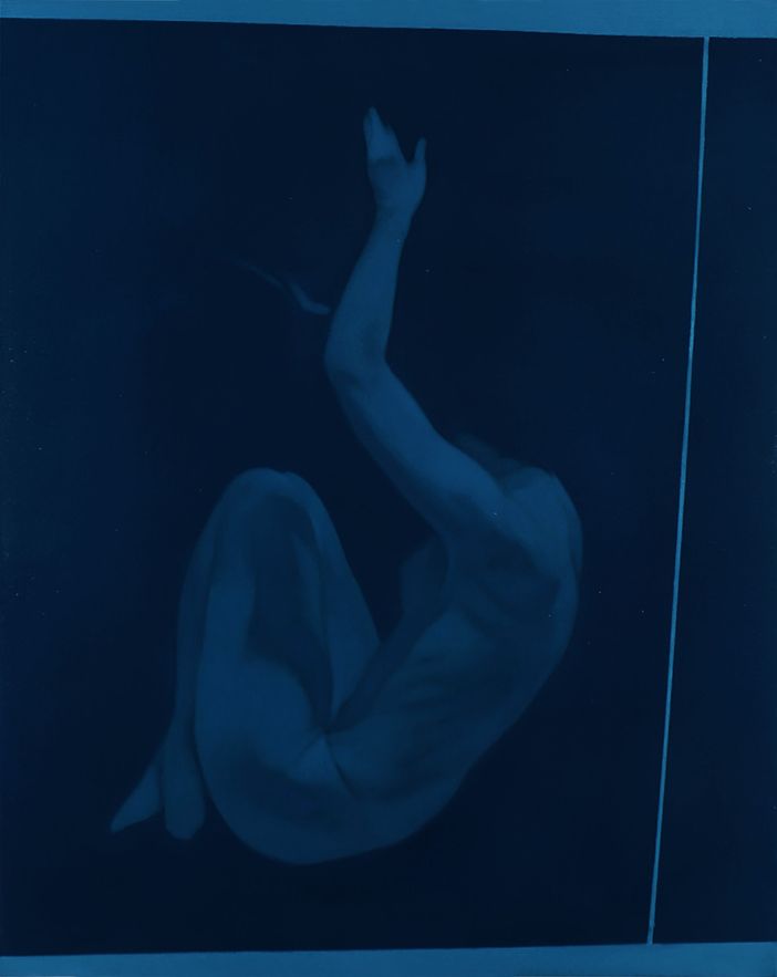 Mitologia onirica su ardesia: le muse blu di Simone Geraci in mostra a Torino Mitologia onirica su ardesia: le muse blu di Simone Geraci in mostra a Torino