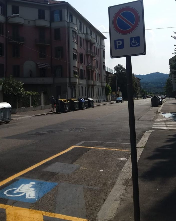 In via Montevideo si creano parcheggi: "Nuovo utilizzo per una vecchia fermata in disuso"