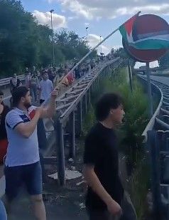 Corteo pro Pal invade il raccordo autostradale per l'aeroporto di Caselle