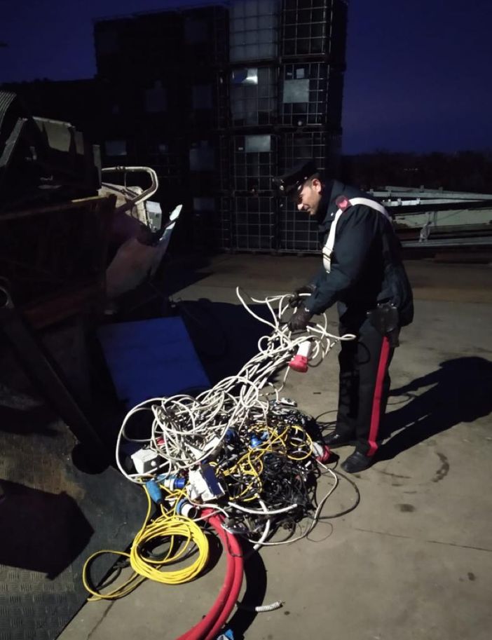 Moncalieri, trovati su un furgone con 300 chili di rame: denunciati Moncalieri, trovati su un furgone con 300 chili di rame: denunciati